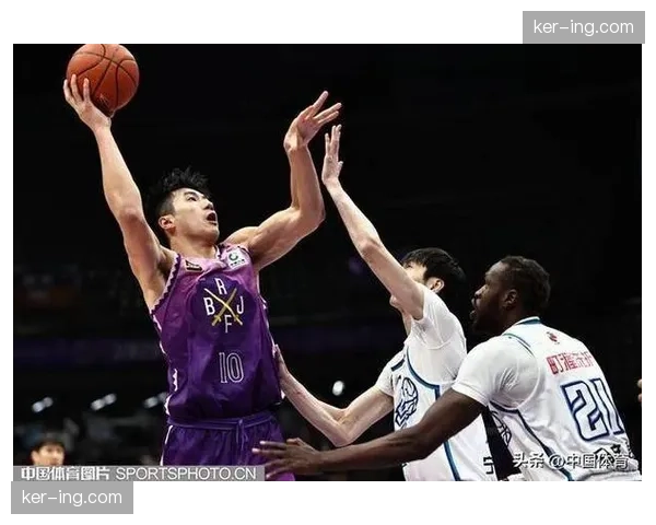 北京控股邹雨宸三分开发成功 为球队进攻提供空间支持